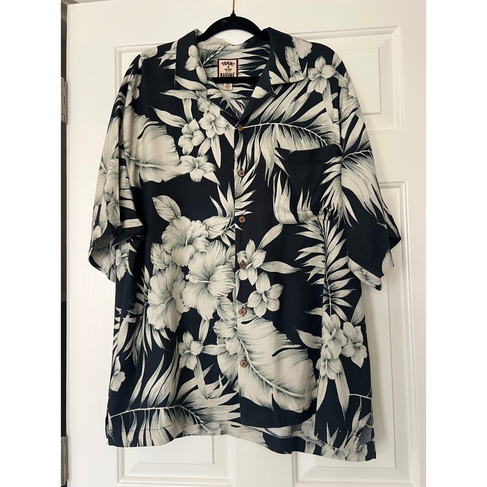 Tommy Bahama Mens Large 100% Silk Hawaiian Shirt Black White Tropical Floral‎